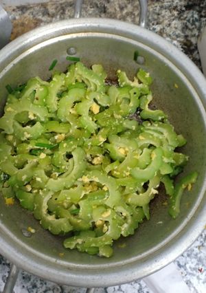Hình của món Khổ qua xào trứng.