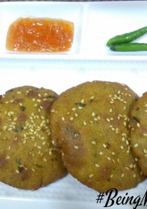A picture of Methi bhaji na dhebra.