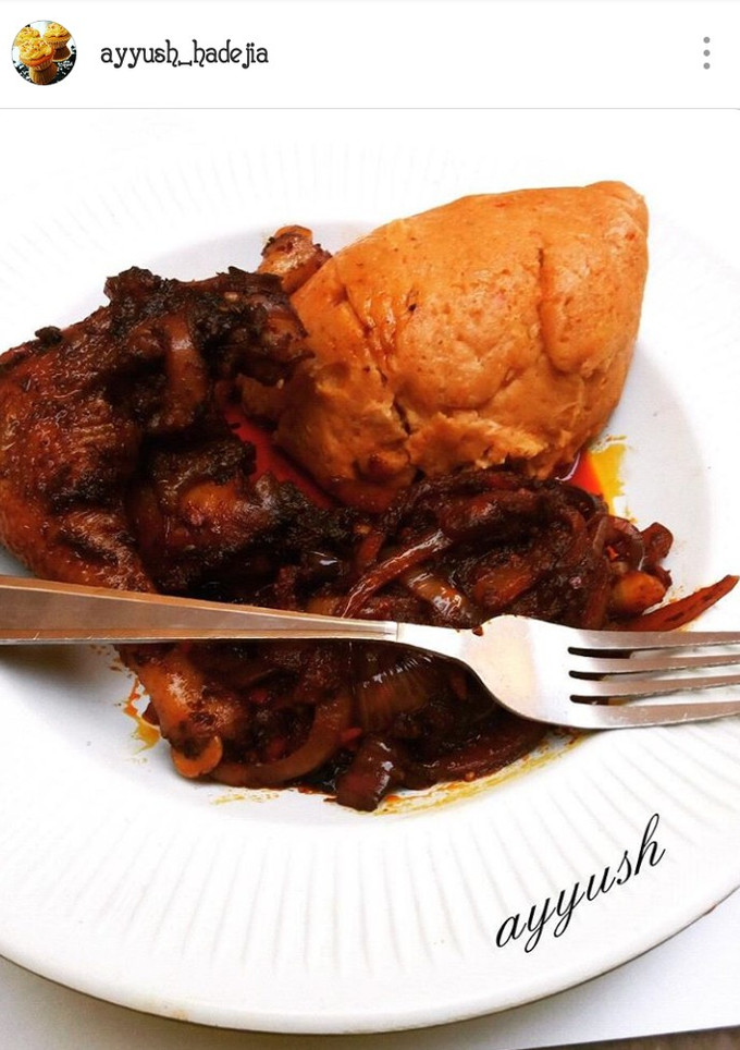 A picture of Moimoi with onion sauce.