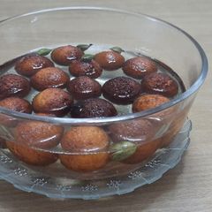 A picture of Gulab Jamun.