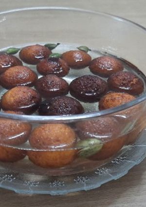 A picture of Gulab Jamun.