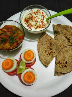 A picture of Multi Grain Chapati with Bottle Guard Curry.