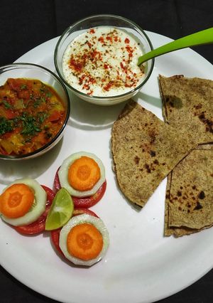 A picture of Multi Grain Chapati with Bottle Guard Curry.