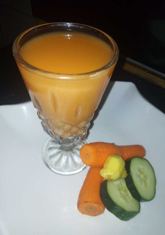A picture of Carrot with cucumber and Ginger juice.