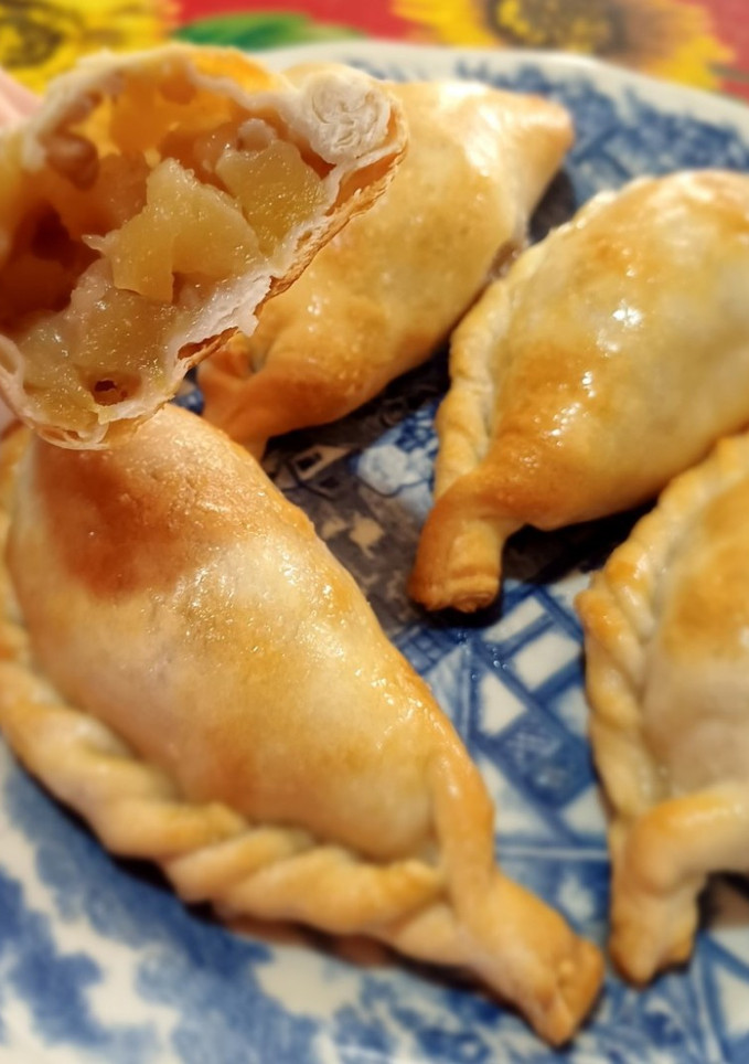 Una foto de Empanadas de manzana 🍎 con nueces 🐿