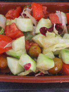 Una foto de Ensalada de pepino y tomate