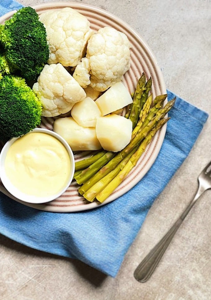Una foto de Receta sana con coliflor, brócoli y espárragos en olla rápida