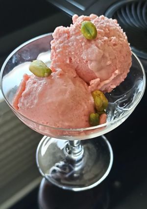 Une photo de Glace fraises bananes