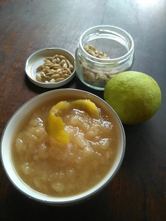 Una foto de Compota de Pera, con Lima y Cardamomo