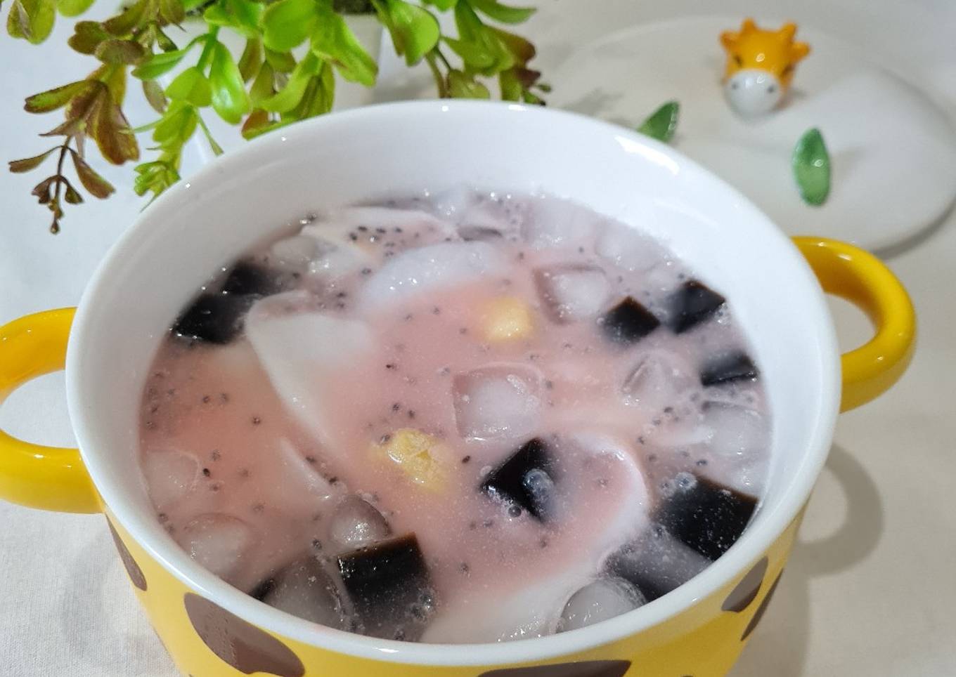 Es Campur (Es Cincau, Tape dan Kelapa Muda)