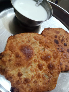 आलू कचौड़ी (Aloo kachori recipe in hindi) रेसिपी मुख्य फोटो
