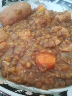 Una foto de Lentejas con chorizo y pollo (tradicional y Newcook / GM)