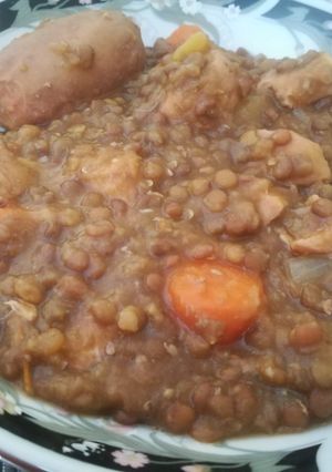 Una foto de Lentejas con chorizo y pollo (tradicional y Newcook / GM)