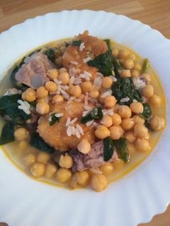 Una foto de Potaje de garbanzos y espinacas
