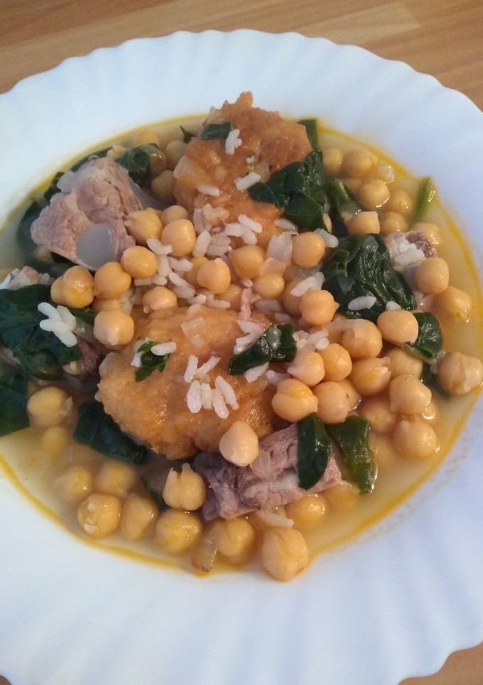 Una foto de Potaje de garbanzos y espinacas