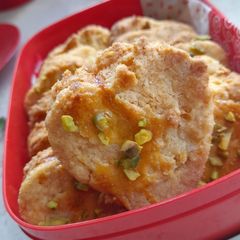 A picture of Ginger cookies with pistacho nuts.