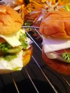 वेज बर्गर (Veg burger recipe in Hindi) रेसिपी मुख्य फोटो