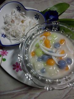 รูปของ บัวลอยหลากสีมะพร้าวอ่อน#ทำขายรวย