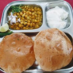 Kachauri and matar ke chhole A picture of Kachauri and matar ke chhole.