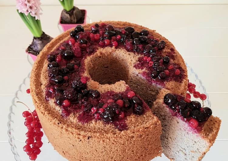 Chiffon cake ai frutti di bosco