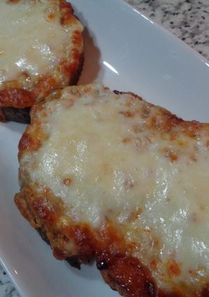 Foto principal de Tostada de sobrasada y mozzarella al toque de miel