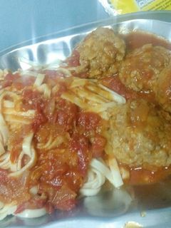 Una foto de Albóndigas de carne con salsa de tomate casera