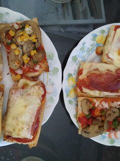 Una foto de Paninis caseros