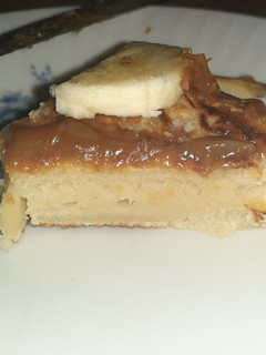 Una foto de Hot cake Argentino con dulce de leche y banana