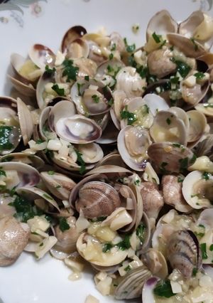Una foto de Almejas al vino blanco