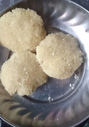 A picture of Idli.