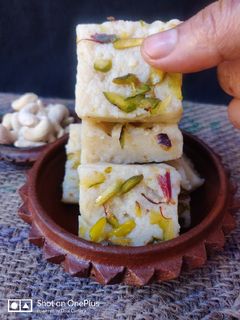 काजू कलाकंद (Kaju kalakand recipe in hindi) रेसिपी मुख्य फोटो