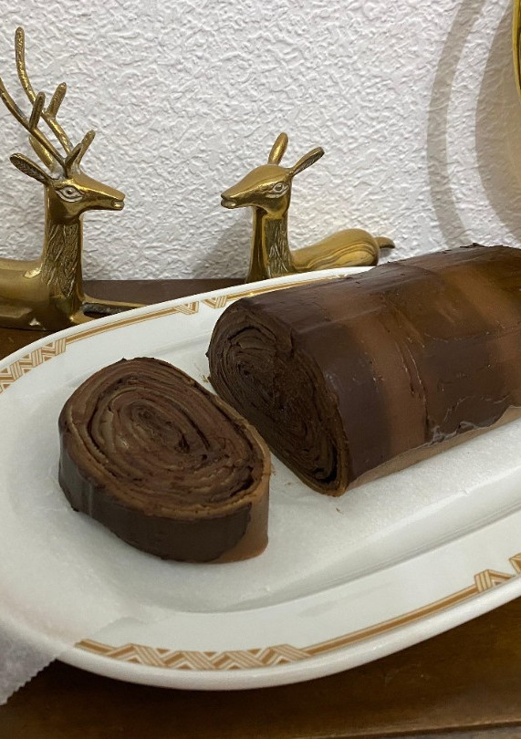 Una foto de Crepe roll de café y chocolate