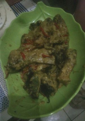 Foto resep Ikan bandeng bumbu kuning daun kemangi