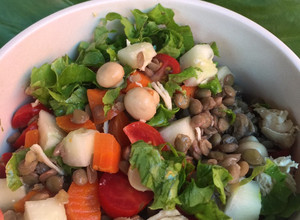 Una foto de Ensalada con champiñones ➕➕