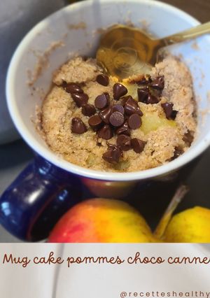 Une photo de Mug cake pommes fondantes choco cannelle