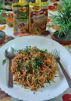 A picture of Maggi noodles mix vegetables Chinese Hakka noodles style.