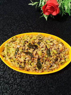 பீன்ஸ் தோரன் (Beans thoran recipe in tamil) செய்முறை முக்கிய புகைப்படம்