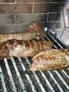 Una foto de Bondiola rellena a la parrilla
