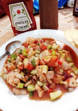 Una foto de Ceviche de camarón y pescado estilo Mexicali