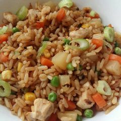 A picture of Vickys Pineapple & Chicken Fried Rice, GF DF EF SF NF.