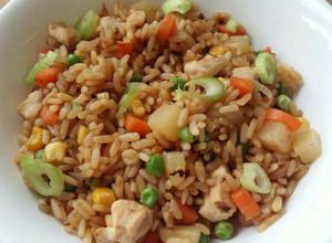A picture of Vickys Pineapple & Chicken Fried Rice, GF DF EF SF NF.