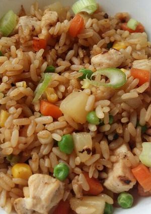 A picture of Vickys Pineapple & Chicken Fried Rice, GF DF EF SF NF.