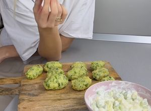Zdjęcie przepisu "Nuggetsy" wegetariańskie z groszku i ziemniaka.