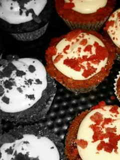 Una foto de Red velvet cupcakes con crema de queso
