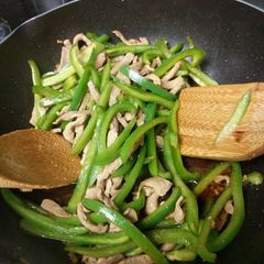 A picture of Chinese Easy Green Pepper Pork.