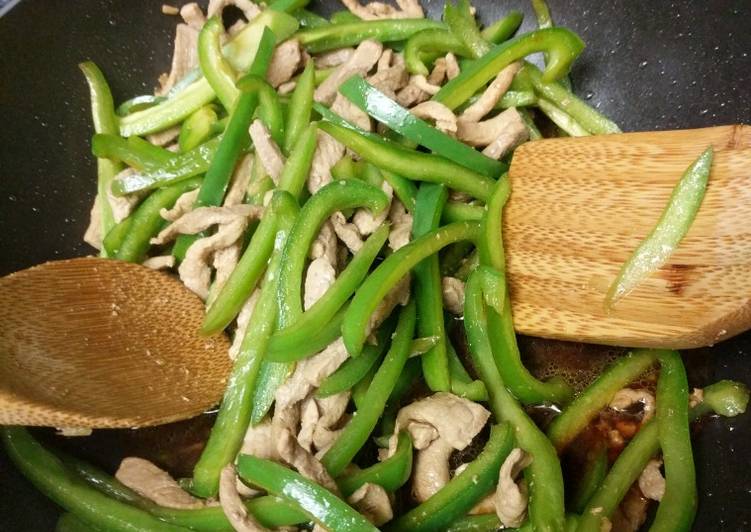 Steps to Prepare Super Quick Homemade Chinese Easy Green Pepper Pork