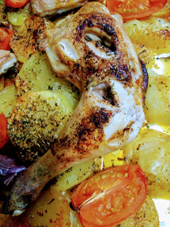 Una foto de Asado de 🐔 pollo con patatas