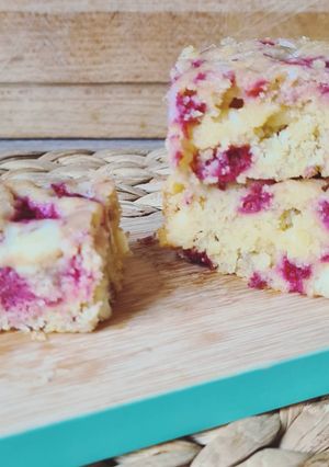 Une photo de Blondie chocolat blanc et framboises