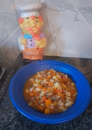 Una foto de Guiso con hamburguesas congeladas 🍲