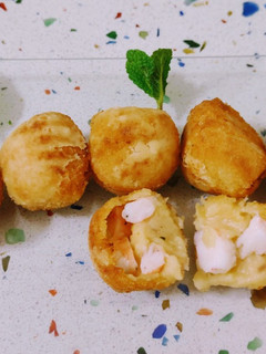 Una foto de Croquetas de langostinos con leche de coco (sin gluten ni lactosa)